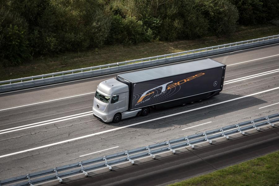 Mercedes-Benz Future Truck 2025 2014 года  (фото 14 из 28)